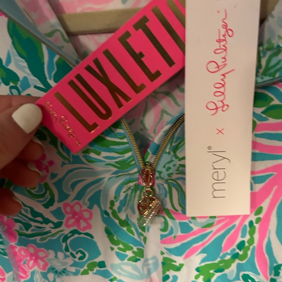 Lilly Pulitzer Luxletic Niccola Mesh Panel Half Zip Top Amalfi Blue Leaf It Wild - Picture 2 of 5